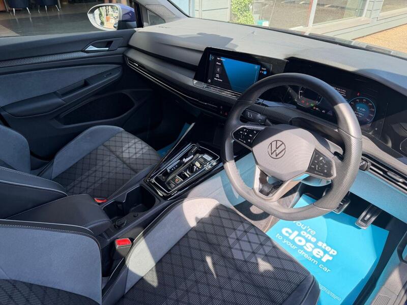Volkswagen Golf view 3