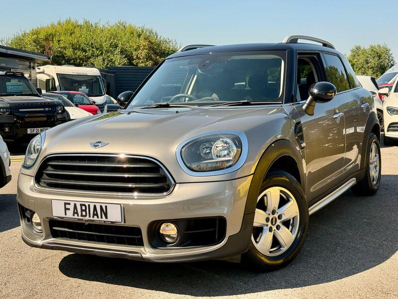 Mini Countryman view 2