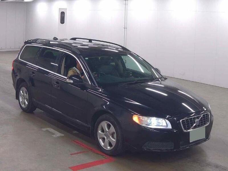 Volvo V70 view 4
