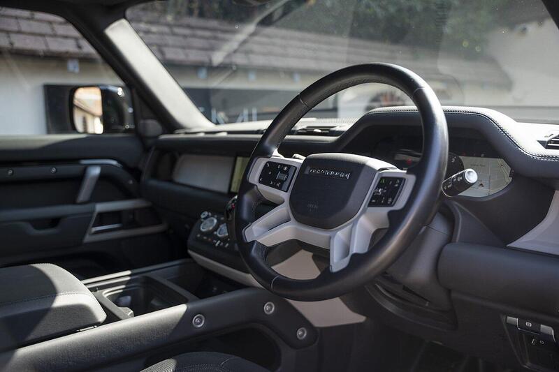 Land Rover Defender 110 view 7