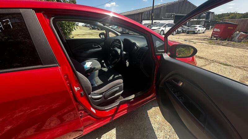 2015 Kia Rio — photo 17