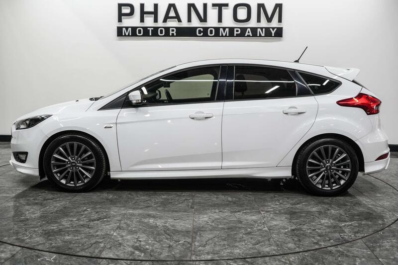 Ford Focus view 3
