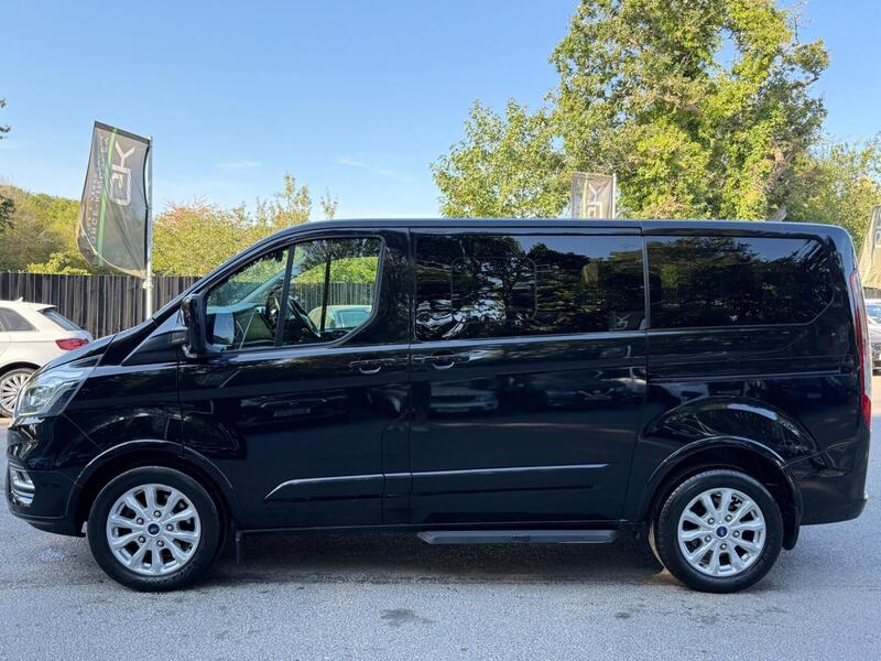 Ford Tourneo Custom view 2
