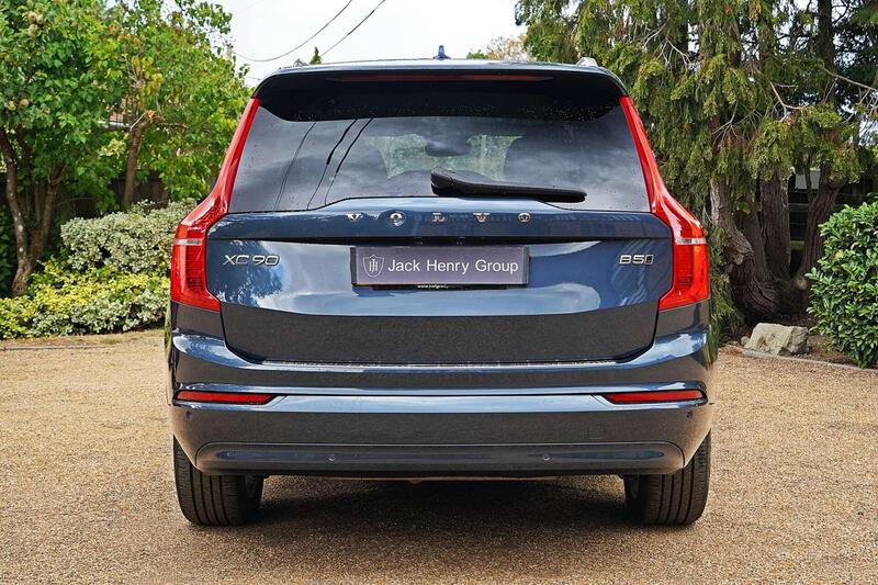 Volvo XC90 view 4