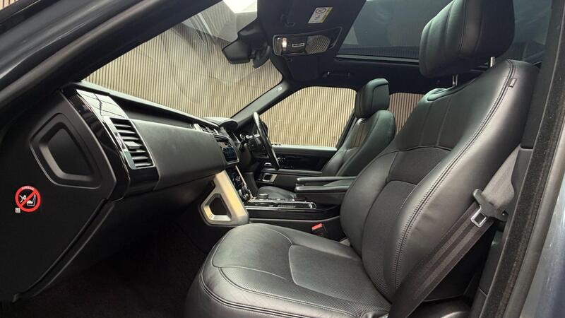 Land Rover Range Rover view 3