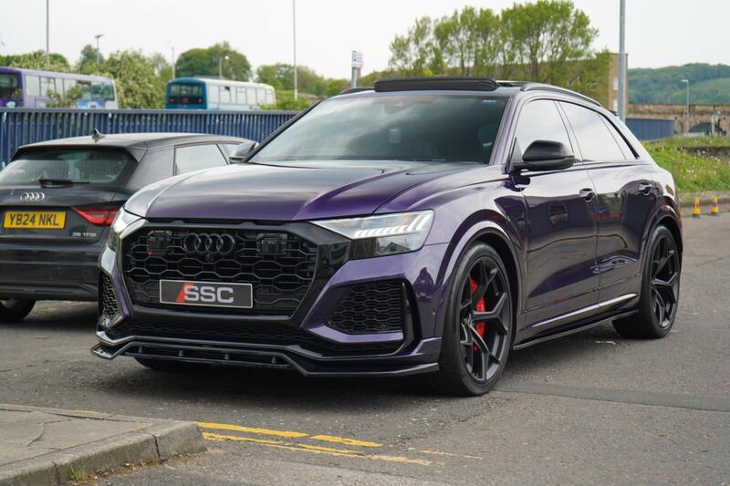 Audi RS Q8 view 6