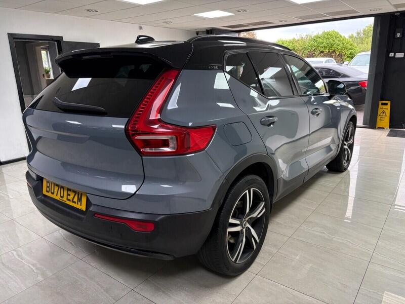 Volvo XC40 view 3