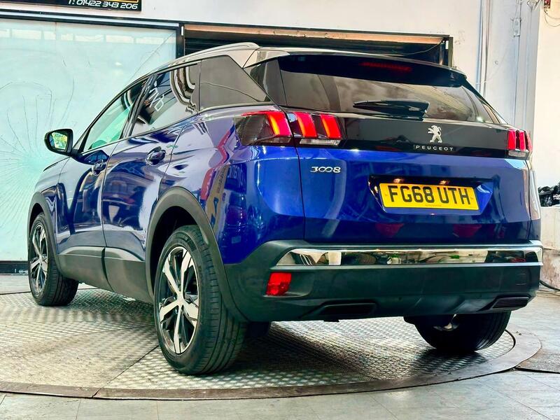 Peugeot 3008 view 3