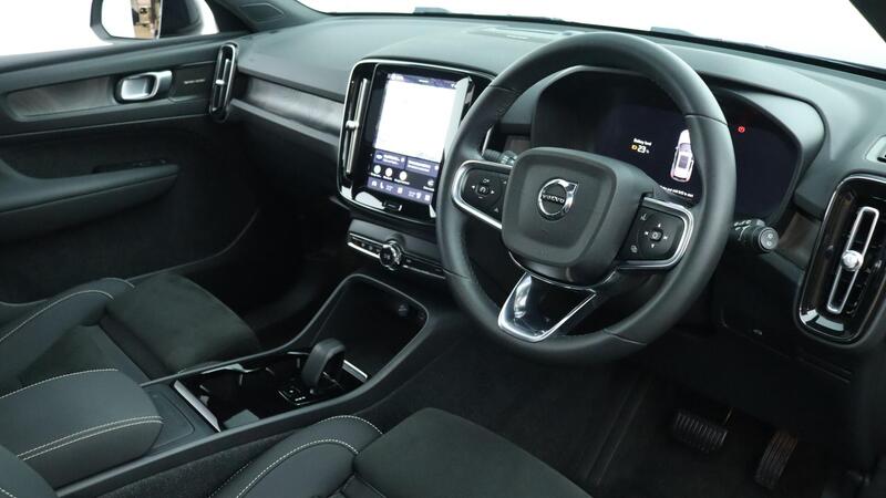Volvo XC40 view 4