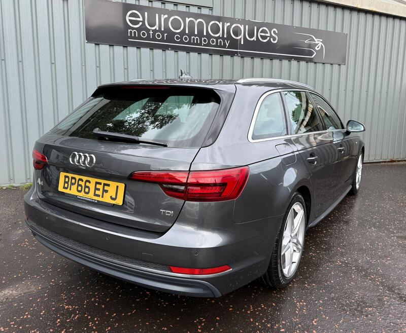 Audi A4 view 4