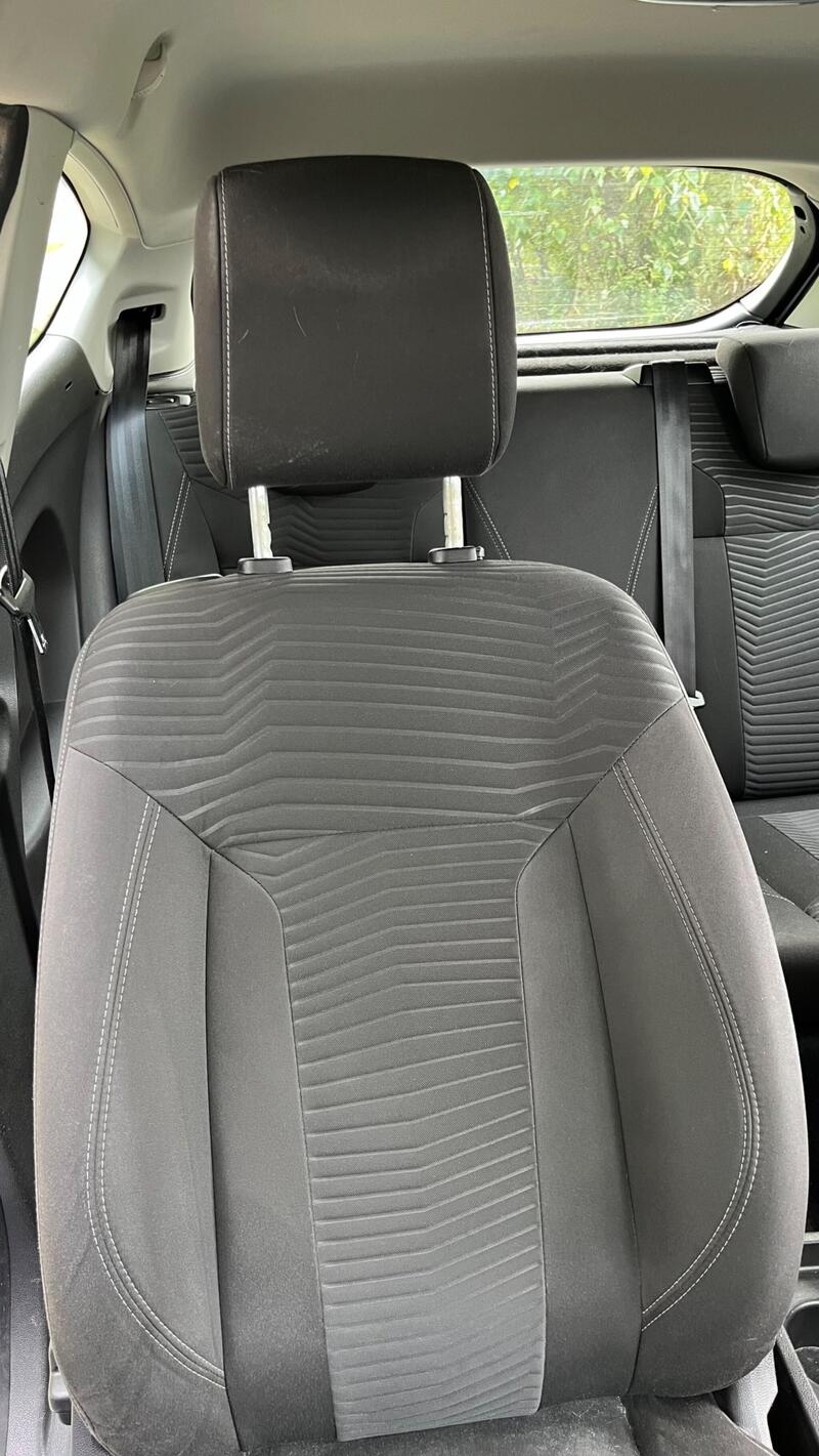 2015 Ford Fiesta — photo 42