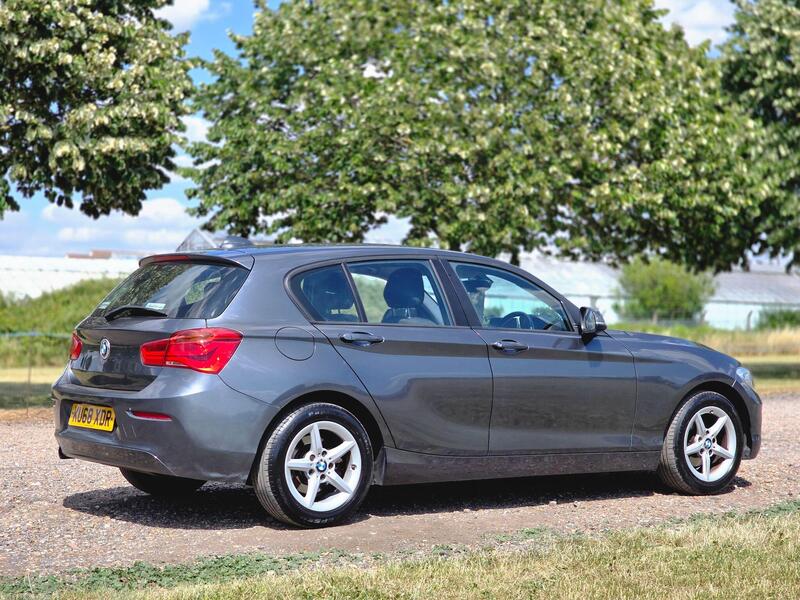 BMW 1 Series view 6