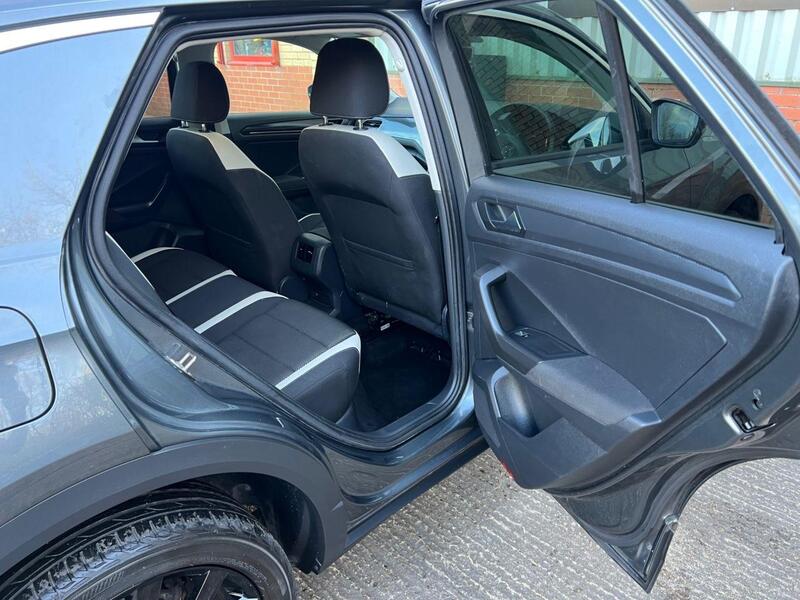 Volkswagen T-Roc view 13