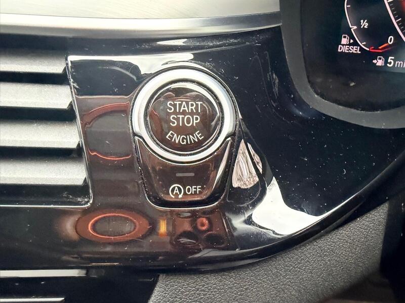 BMW 5 Series view 4