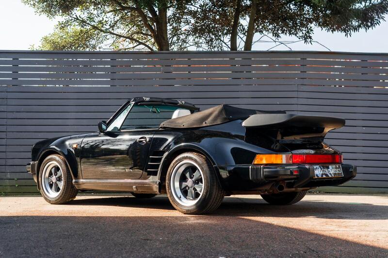 Porsche 911 view 3