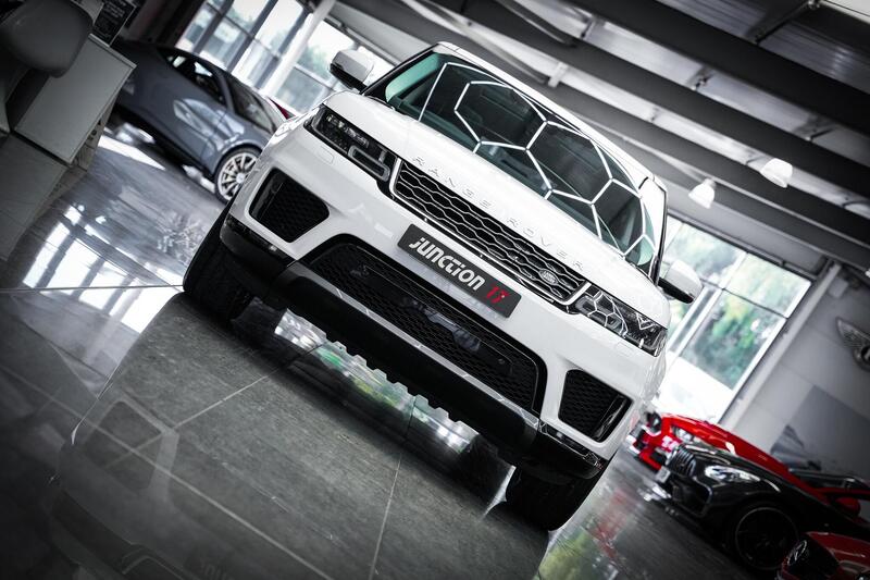 Land Rover Range Rover Sport view 4