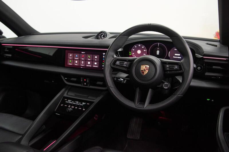 Porsche Macan view 3