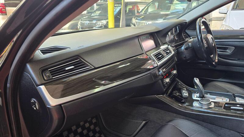 BMW 5 Series view 5