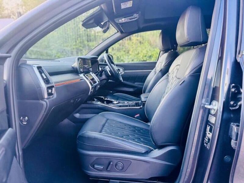 Kia Sorento view 3