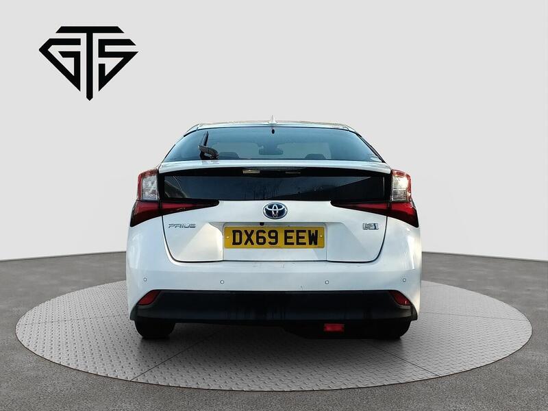 Toyota Prius view 4