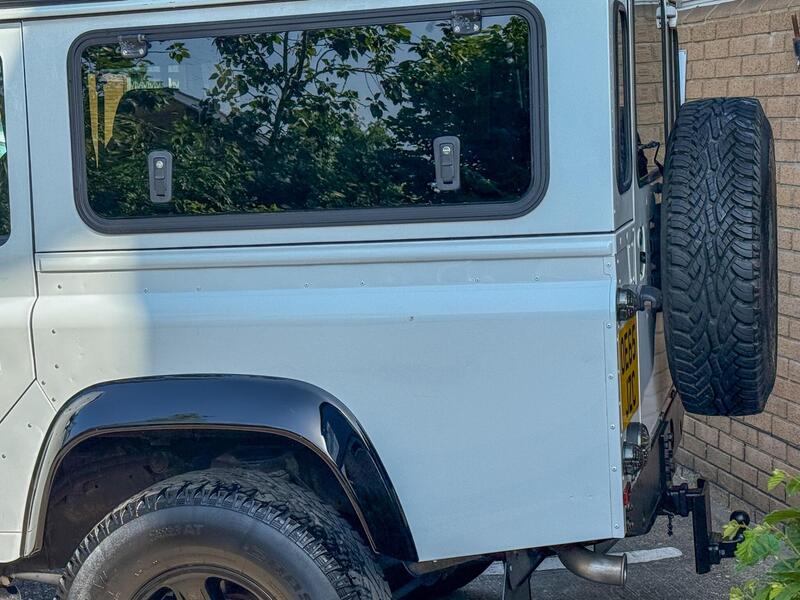 Land Rover Defender view 5
