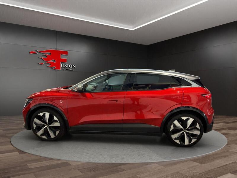 Renault Megane E-Tech view 5