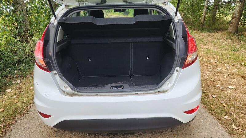 2013 Ford Fiesta — photo 10