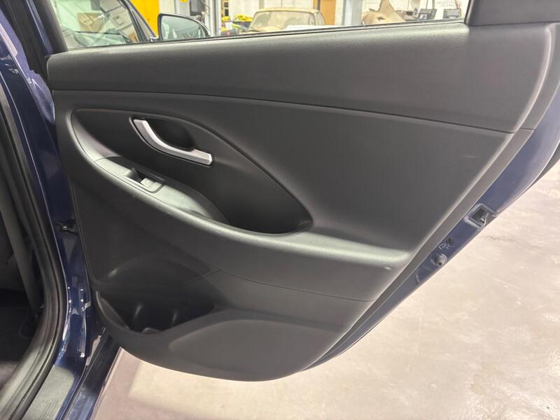 83396baee41e4fe3a65d25bf3fe73d18