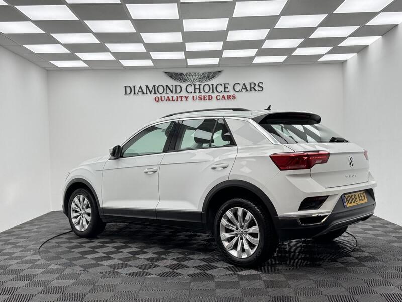 Volkswagen T-Roc view 4