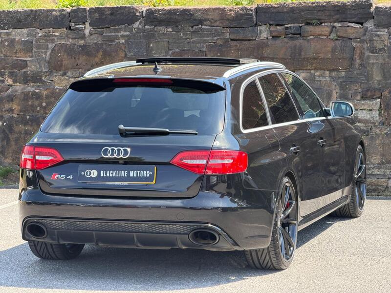Audi RS4 Avant view 7