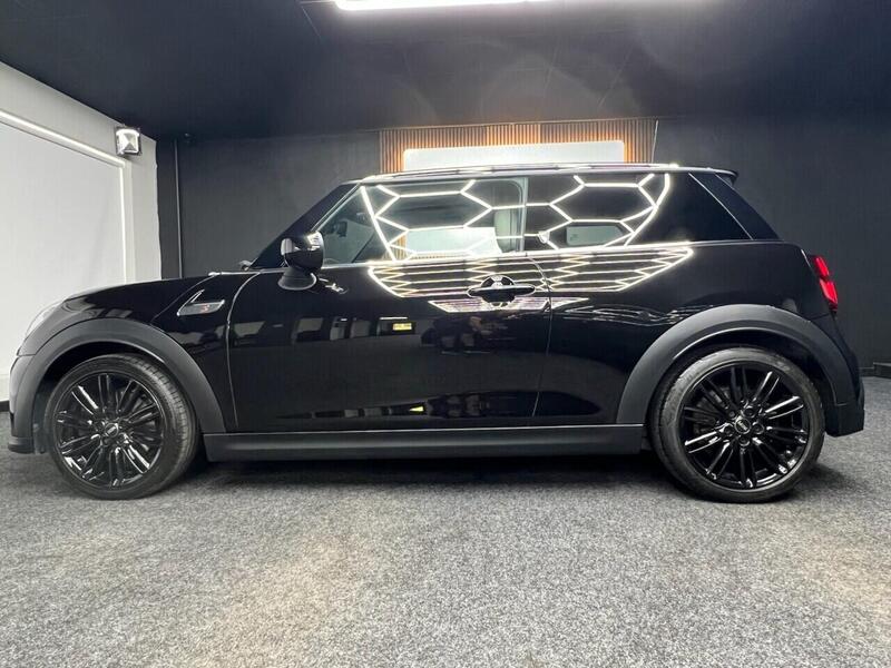 Mini Hatch view 4
