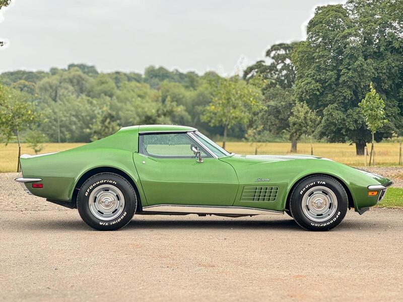 Chevrolet Corvette view 4