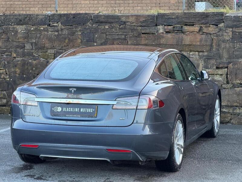 Tesla Model S view 7