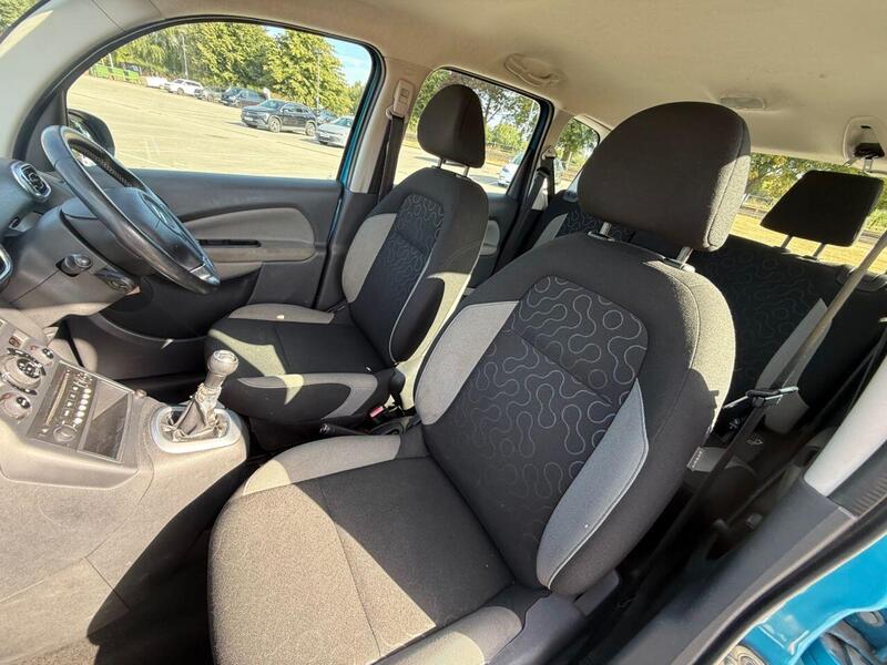 Citroen C3 Picasso view 3