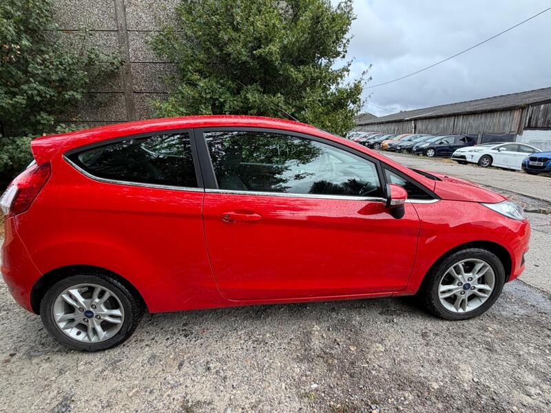 2015 Ford Fiesta — photo 8