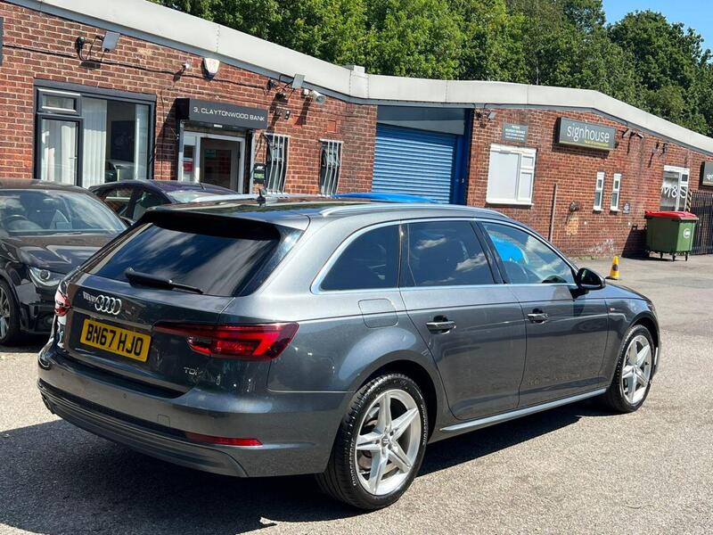 Audi A4 Avant view 3