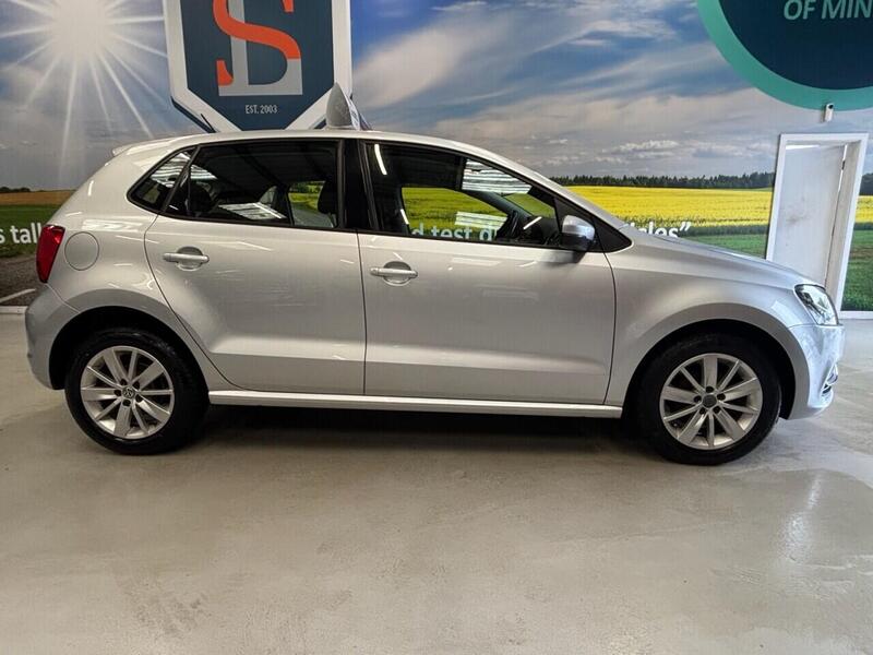 Volkswagen Polo view 4