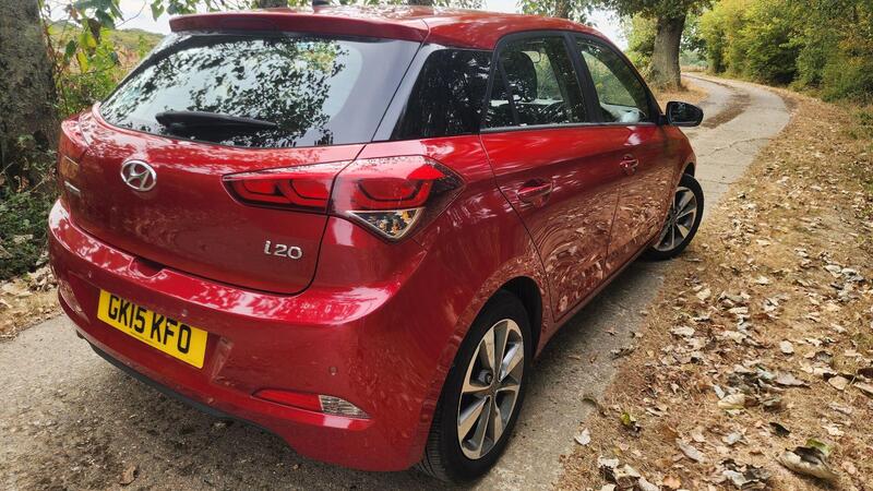 2015 Hyundai i20 — photo 12