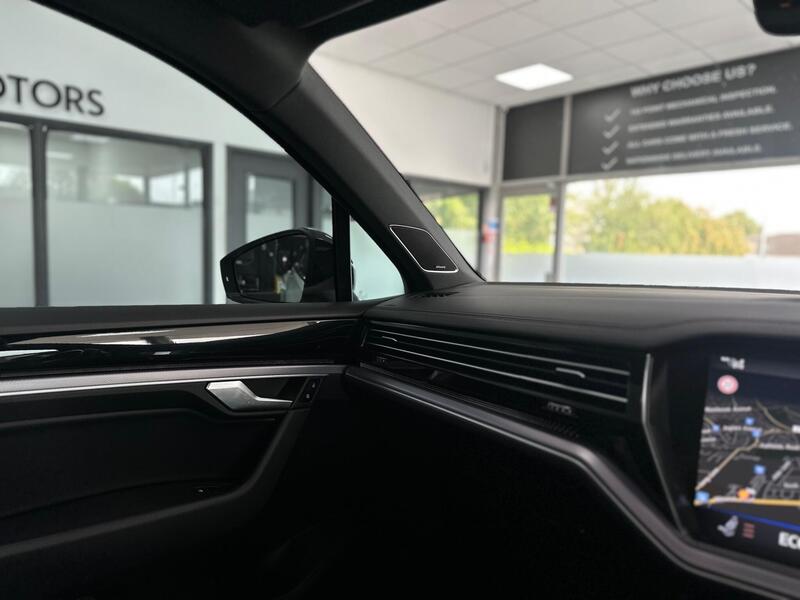 Volkswagen Touareg view 34