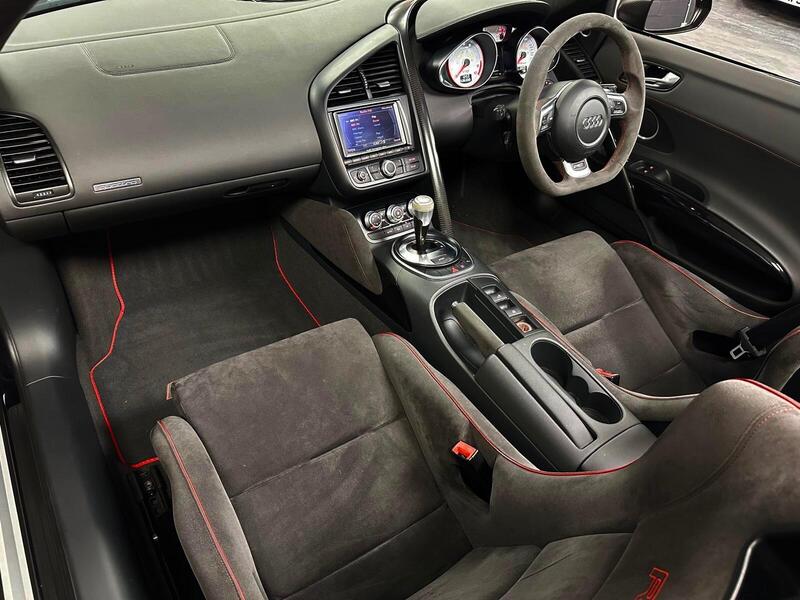 Audi Audi R8 view 4