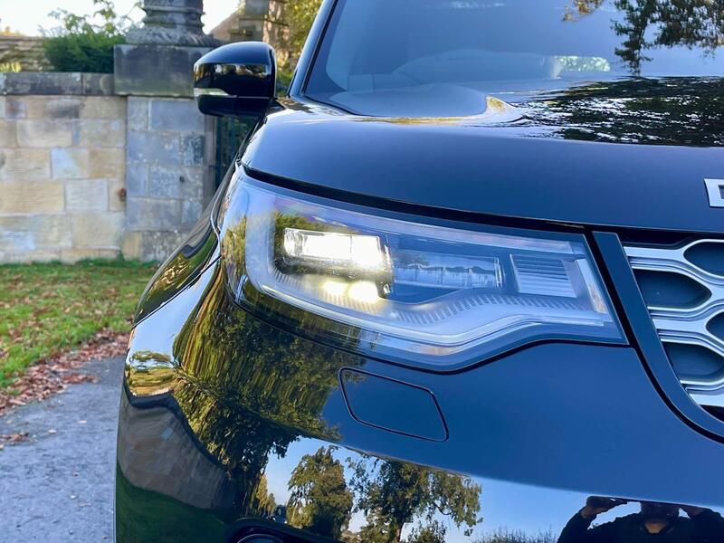 Land Rover Discovery view 3