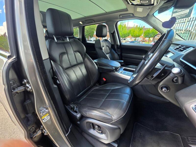 Land Rover Range Rover Sport view 3