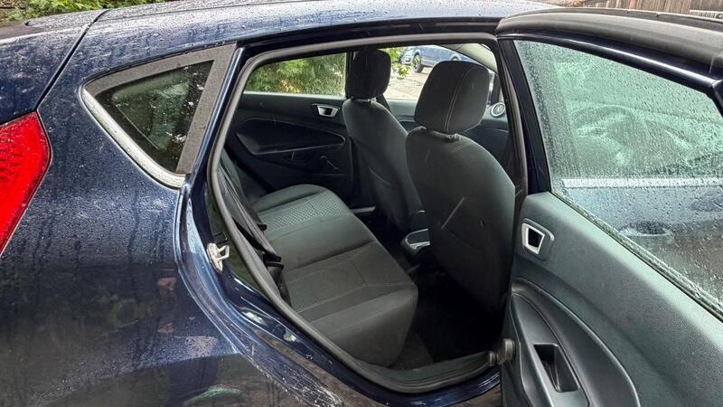 2012 Ford Fiesta — photo 12