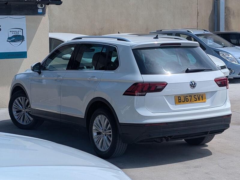 Volkswagen Tiguan view 4