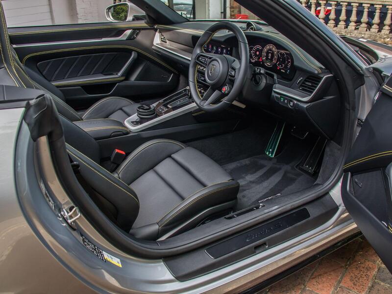 Porsche 911 view 3