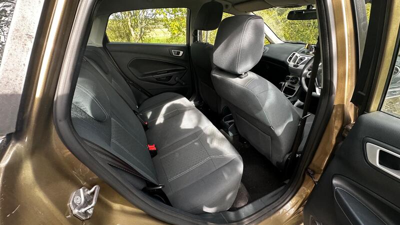 2012 Ford Fiesta — photo 10