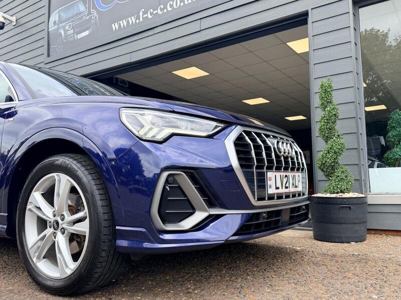 Audi Q3 view 6