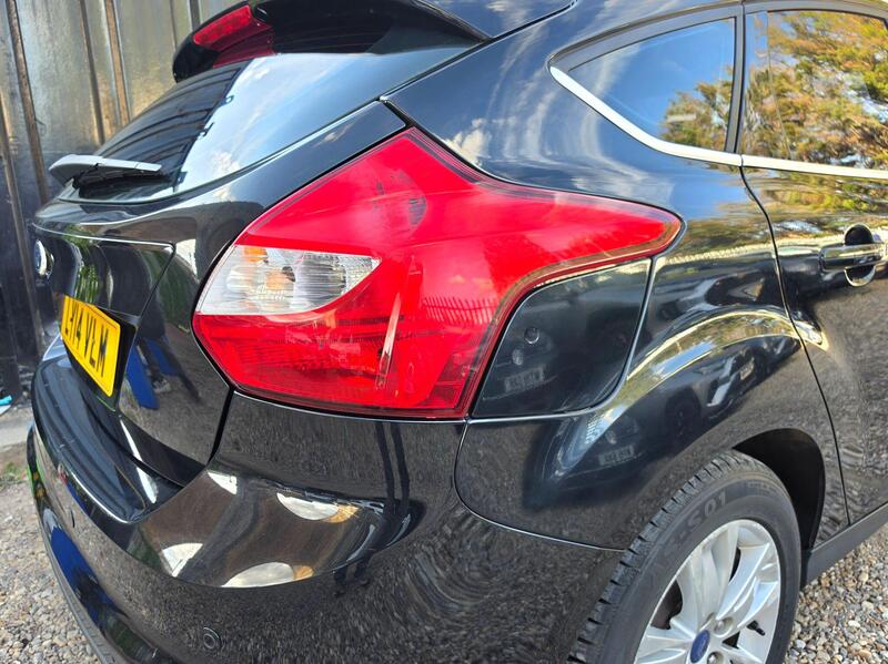 Ford Focus 1.6 Titanium Navigator Powershift Euro 5 5dr thumbnail 12