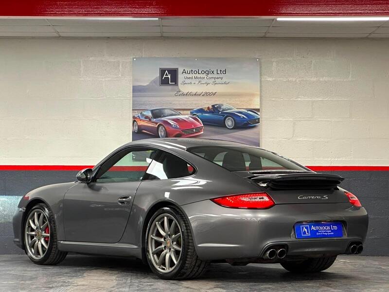 Porsche 911 view 2