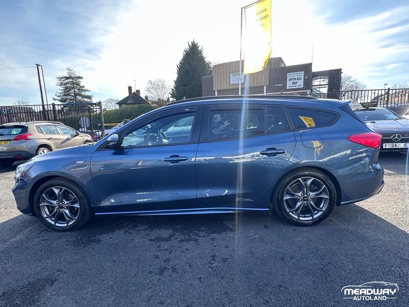 Ford Focus view 4
